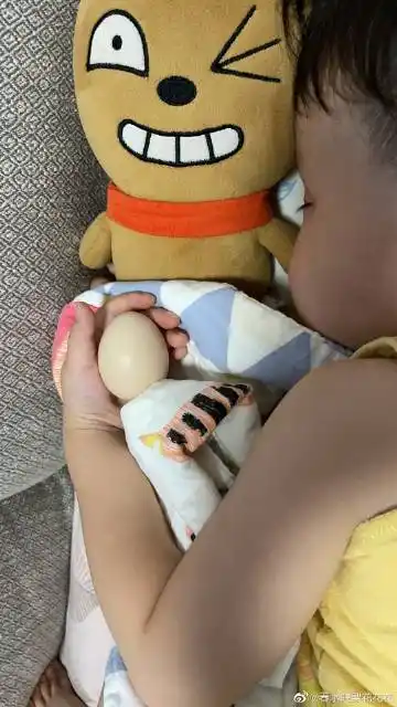 春水映梨花花花