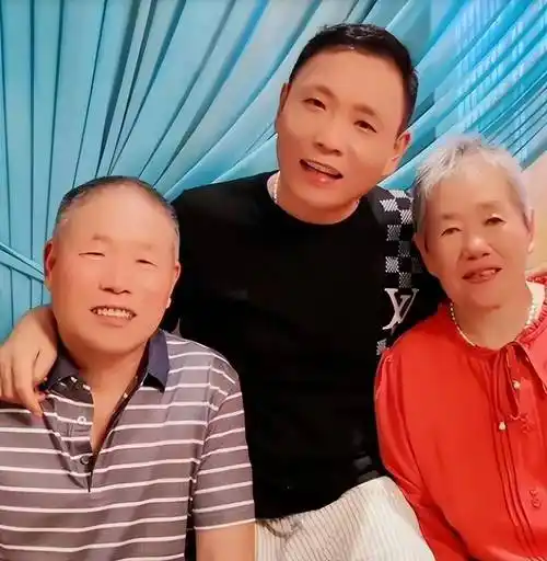 祁隆:农村走出来的著名歌手,离婚背后有心痛