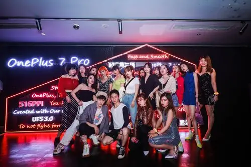 一加举办电音派对 全球百大dj挑战一加7 pro超燃打碟