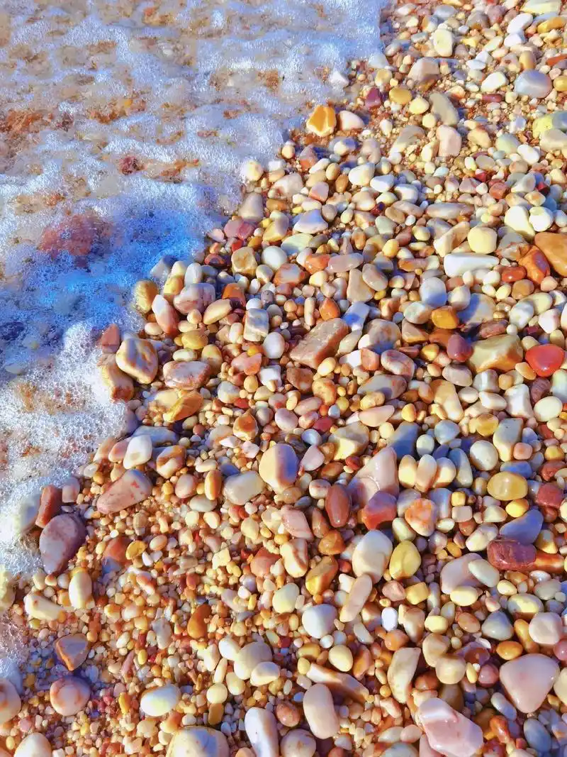 长岛.月牙湾的海滩没有沙子都是漂亮的鹅卵石烽山林海看黄渤海 - 抖音