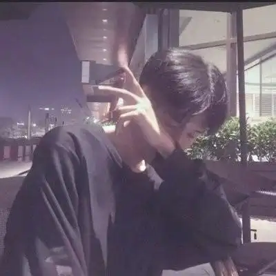 萌版男生剪刀手头像