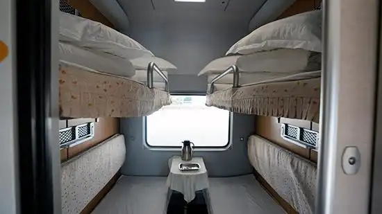 内蒙古首次开行绿巨人动车组列车