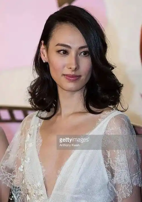 美女梁洛施 大富大贵的面相