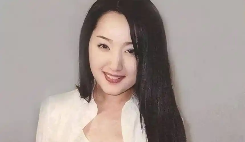 看了杨钰莹年轻时的照片,才知道为何有人愿意为她撞废几十辆宝马_歌曲