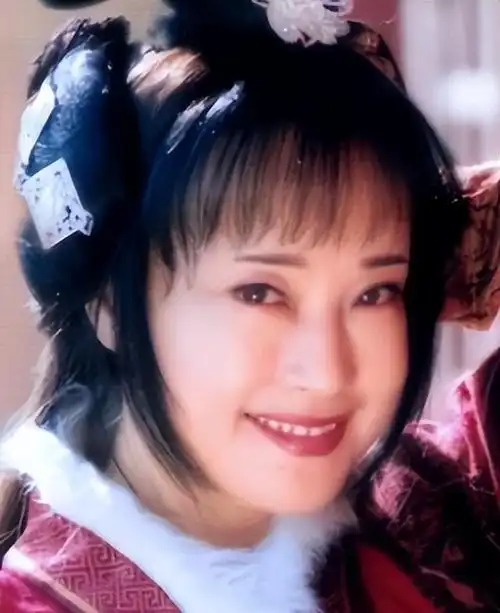 年过半百还在装嫩的六位女星,美颜年轻30岁,生图却变