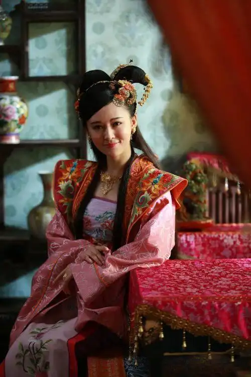 由张晓晨,刘娜萍,张浩然等一众青年演员主演的40集古装悬疑侦探剧《绝