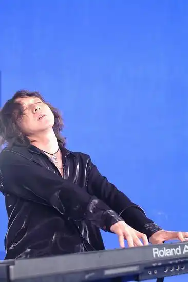 零点乐队--键盘:朝洛蒙(组图)