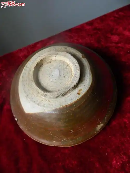 宋代定窑酱釉碗