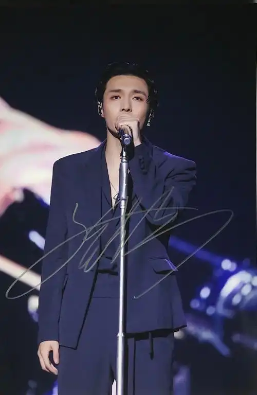 张艺兴 亲笔签名照片 多款 大航海演唱会 6寸 亲笔签名照明星娱乐