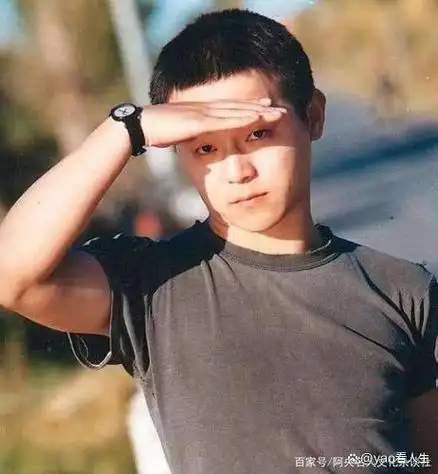 窦唯,中国内地著名摇滚乐歌手,实验音乐人.