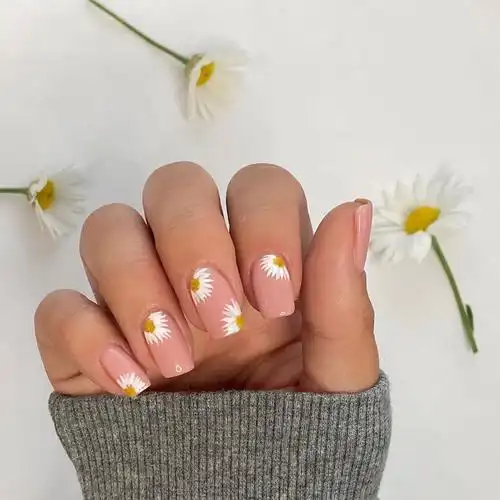 「美甲图片」原来夏季最热门的美甲还是简约风,好看不过时