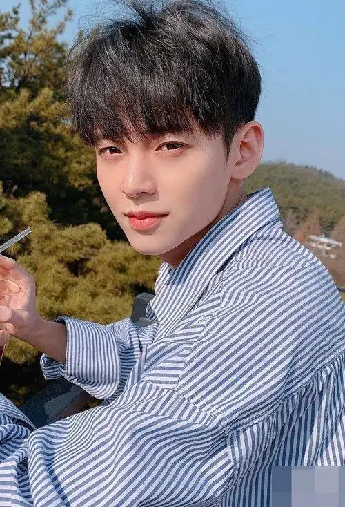 锅盖头适合哪些脸型男生 帅气有型的短头发示范