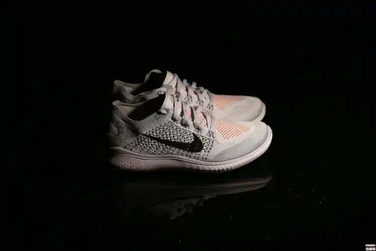 nike经典跑鞋系列flyknit 2018款开箱赏析 nike flyknit 2018值得入手