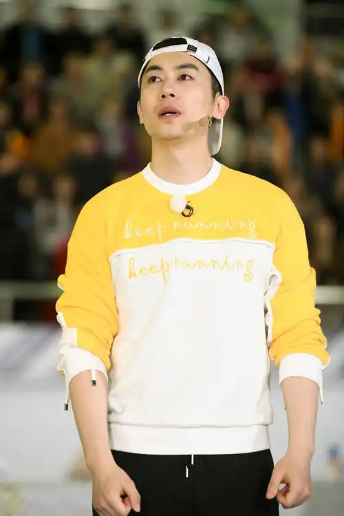 朱亚文《奔跑吧》成阿姨团宠 号召观众向父母大声说爱