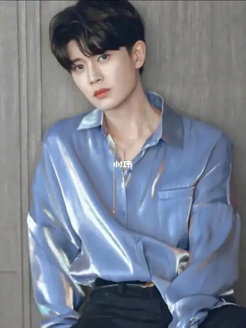 帅帅的任嘉伦完美的身材