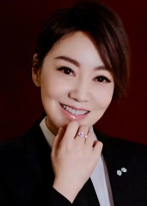 这次,闫妮因女儿跌下神坛