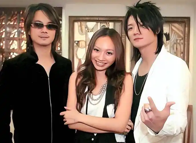 离开飞儿乐队5年后,詹雯婷早已不是被扫地出门的可怜鬼了_阿沁_陈建宁