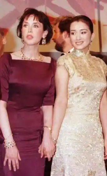 百年才有一个阿佳妮,她的美貌惊艳世人,却3次被爱人分手,为何_谢里夫