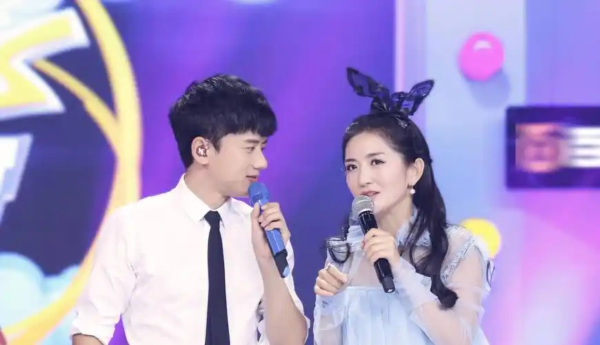 张杰谢娜搂腰甜蜜拍策划!