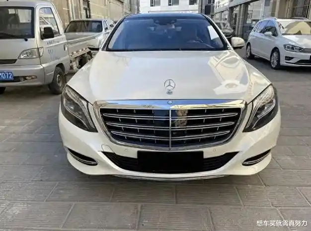 390万的奔驰迈巴赫s600,2015款首代白色定制版,现在90万难卖出