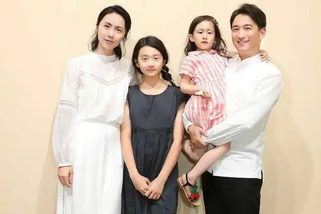 张艺谋:我超生被罚款七百多万,黄磊:我被降职,他:我完全没事_网易订阅