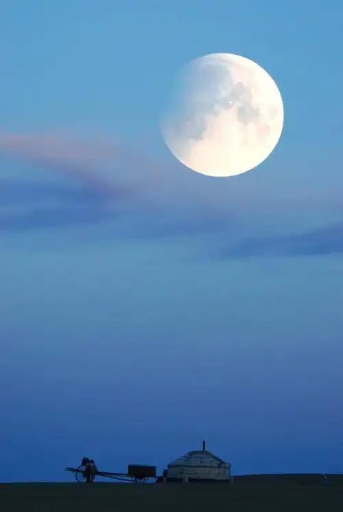 刷屏朋友圈的100个最美月亮美哭了今天想借你3分钟一起欣赏