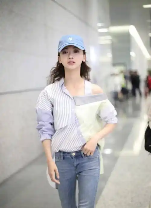 吴谨言的瘦小身材还挺适合露肩,看着清新又俏皮,挺显气质的_设计的