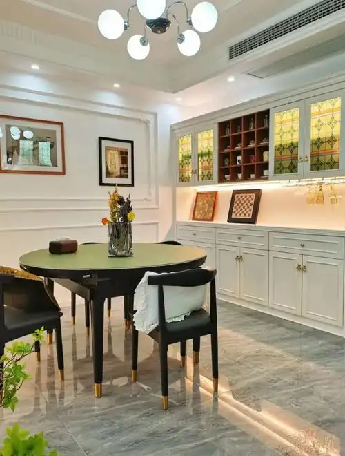 适用户型:层高不高的小户型层高低的的小户型就别整个天花板做吊顶了