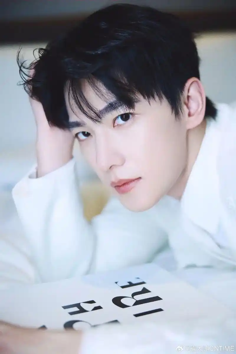 向全世界安利杨洋 这两天杨洋美照太多,#永远支持你 继续加 - 抖音