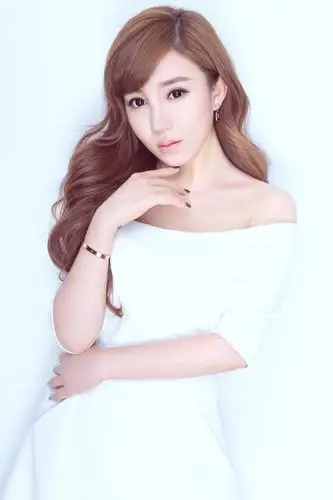 作为歌手的云飞儿,其实也一直在保持着原创音乐的热度