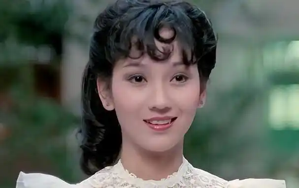 赵雅芝的3个儿子长子47岁次子44岁小儿子37岁个个让她骄傲