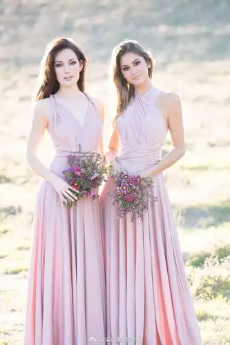 飘逸的伴娘裙,为新娘照片带来无限动感_新浪看点