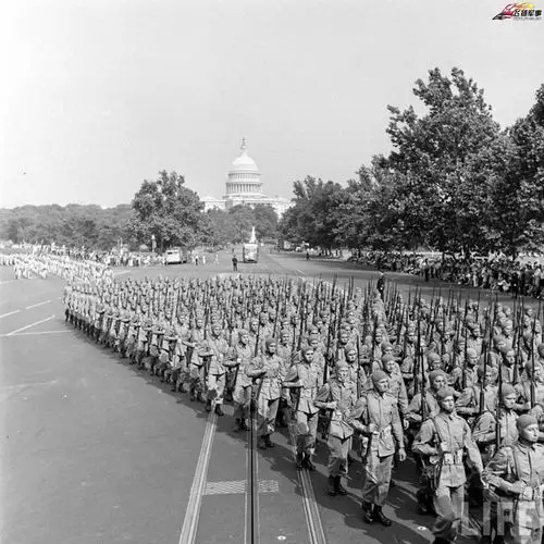 老照片:1942 美军阅兵