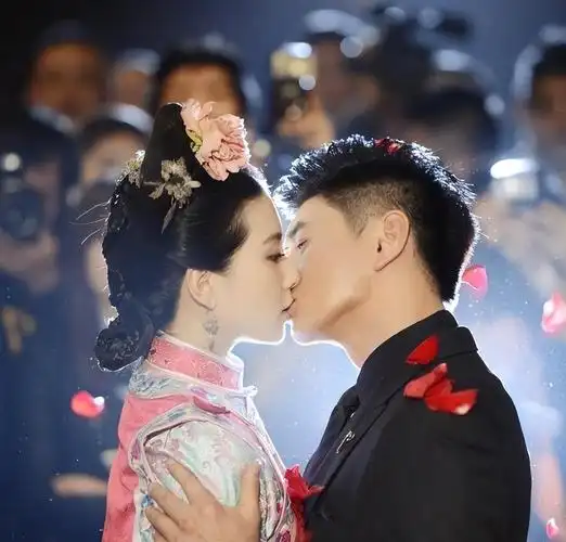 回顾刘诗诗嫁大17岁吴奇隆婚后八年有幸福也有泪水