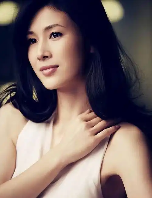 "亮剑女神"童蕾:800万抛弃男友,40岁欠债上亿,守活寡三年_周一围_田雨