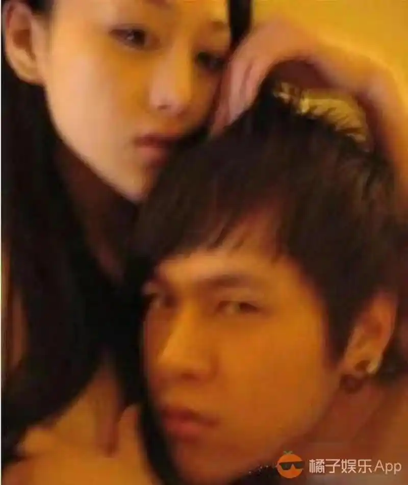 古力娜扎前男友之一的冯铭潮,张馨予是他前女友,"中国小贝"谢晖的前妻
