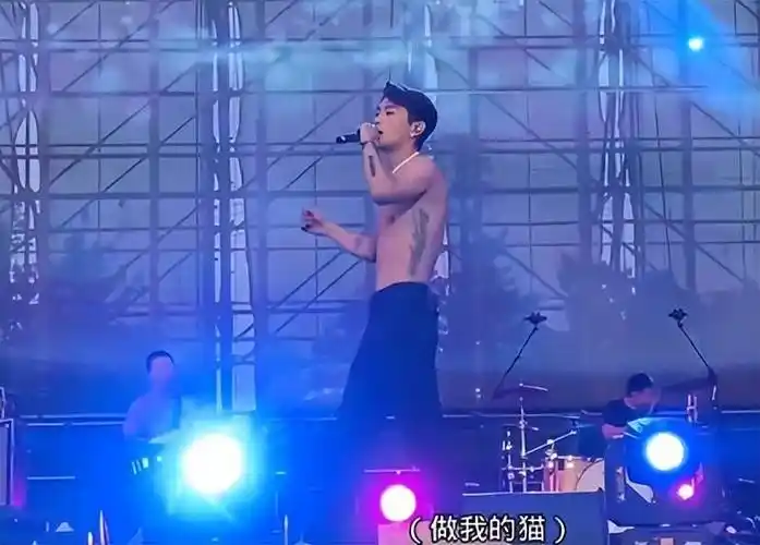 原创满舒克事件炸了多位女生称感染艾滋病网友吃瓜原因千奇百怪