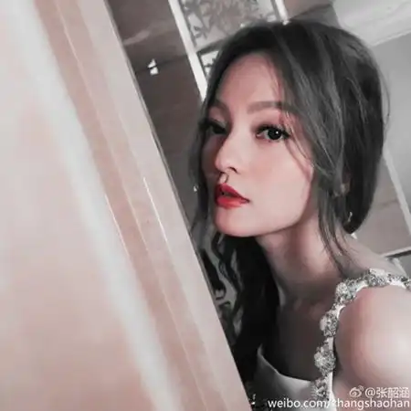 张韶涵涂个高光都能上热搜 立体小脸的秘诀当然要学