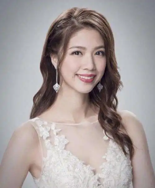 不够漂亮的港姐,"最丑冠军"莫可欣与方中信结婚,雷庄儿龅牙