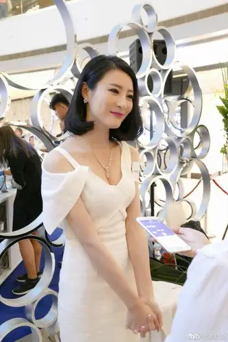 分享薇薇礼服美图～ 67薇薇就是如此的高贵大方,气质迷人@林夏薇