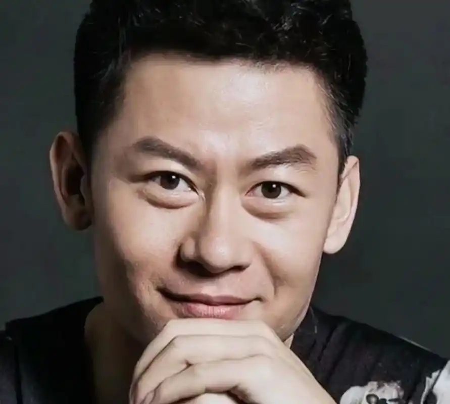李健,一个电视剧狂飙中的扮演者,其实是一个非常低调的演员.