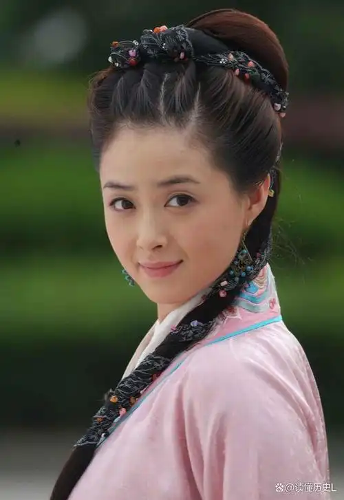 蒋欣16岁北漂20岁买房至今40岁无人敢娶活成谁都惹不起的人