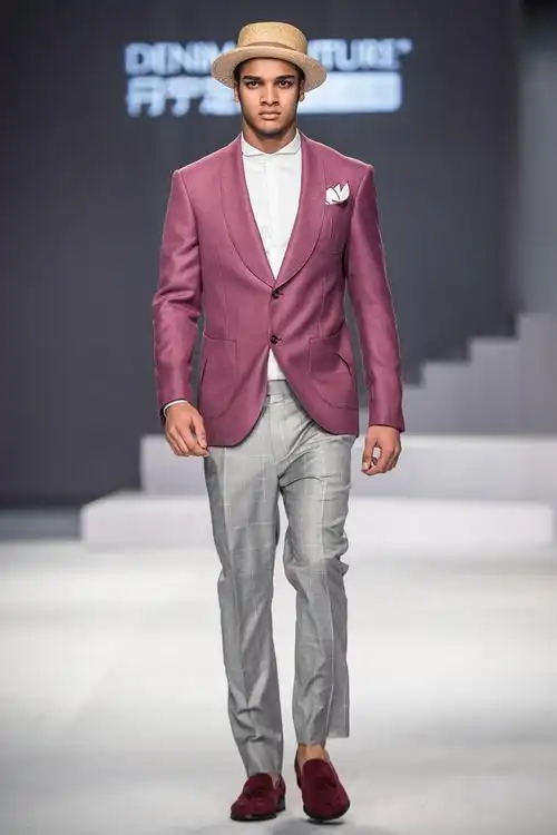 紫红色青果领休闲猎装