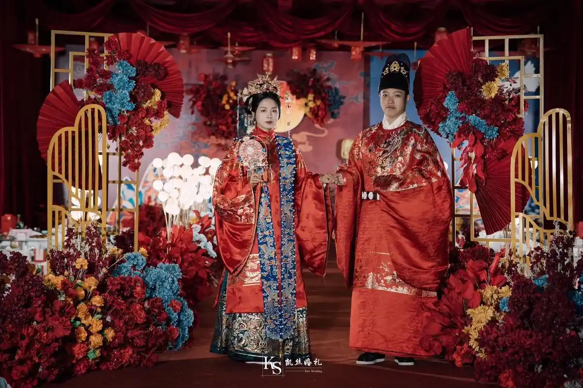 红色是中国传统婚礼经典用色  - 抖音