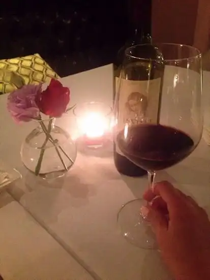 红酒晚安朋友圈说说带图片