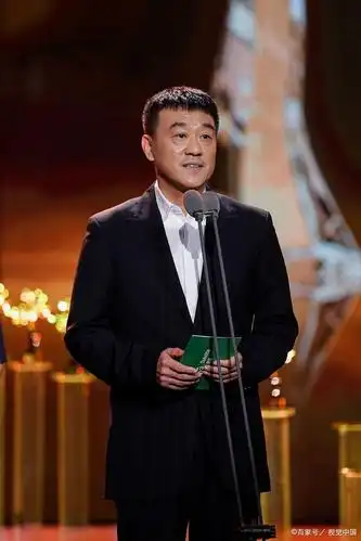 何冰出生于北京,毕业于中央戏剧学院,国家一级演员.