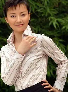 石琼璘,电视"身材最好"的美女主持人,年逾40至今未婚