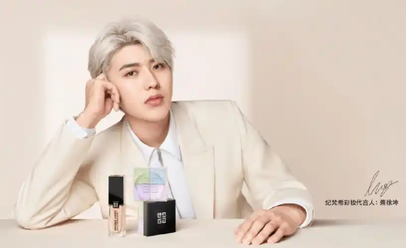 蔡徐坤今日份品牌新图释出 银发贵公子时刻展现迷人一面