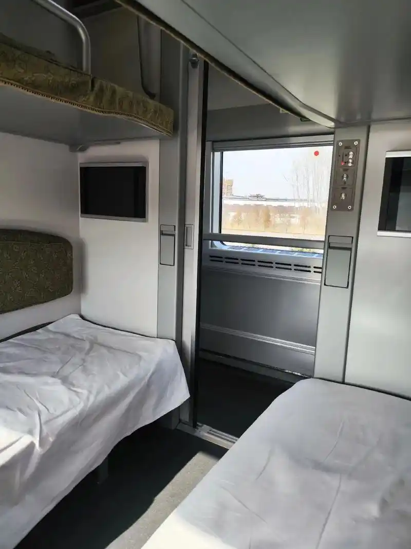 (05040890040805)今天坐的动车二等座哈哈哈,卧铺改的