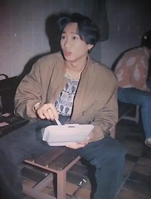 1993年黄家驹去世,前女友林楚麒以未亡人身份守夜,她现在如何了